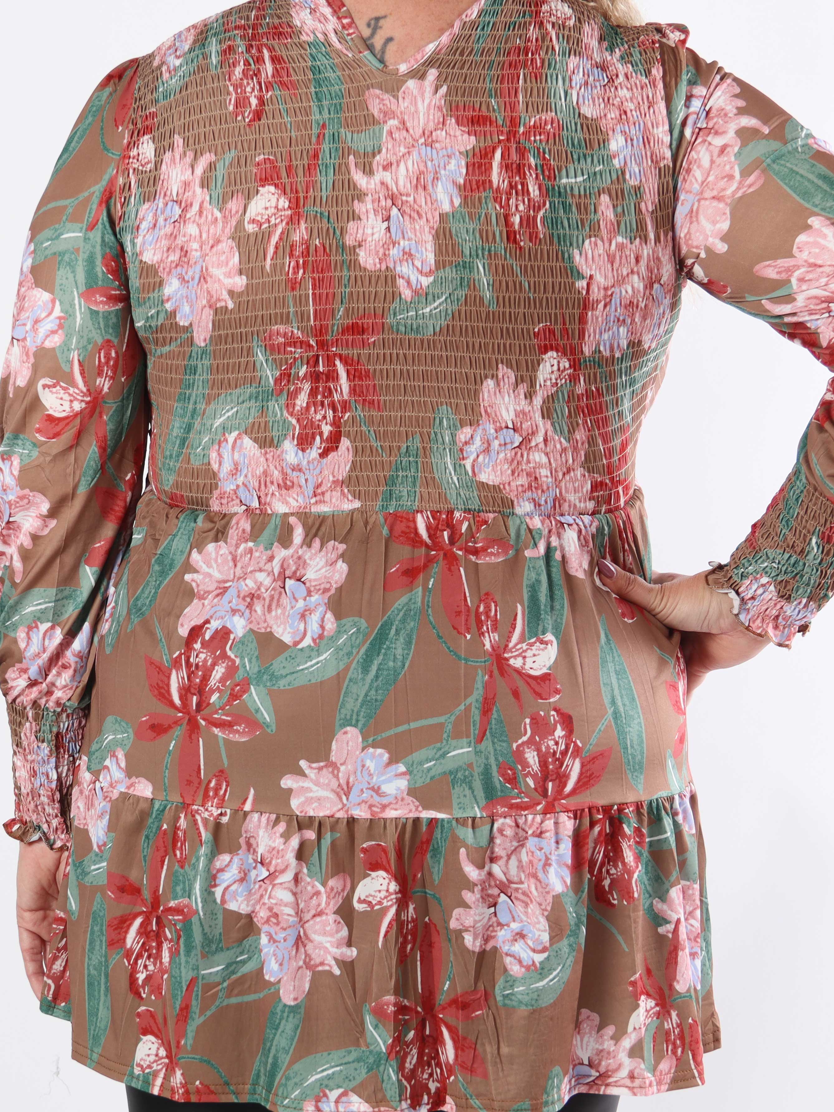 Kelly Flower Shirt - Elastisk plus size bluse med smock henover brystet